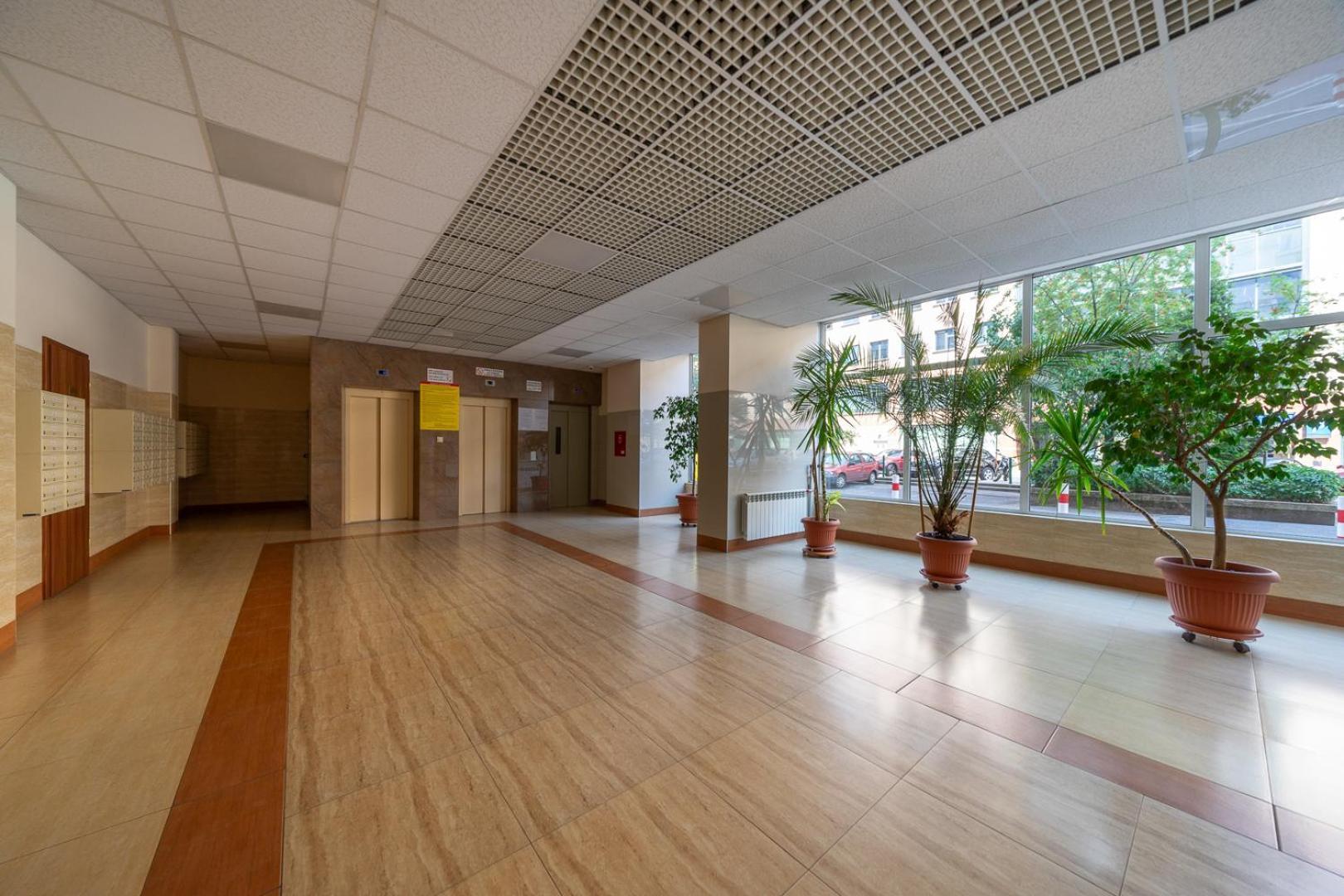 Hala Mirowska - 9th Floor, View - By Rentujemy Warschau